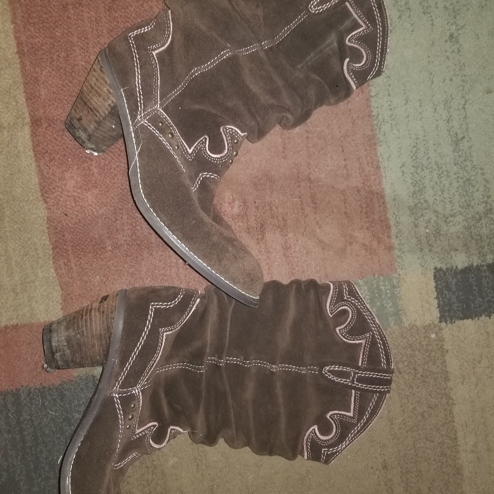 Boots - Picture 2 of 5